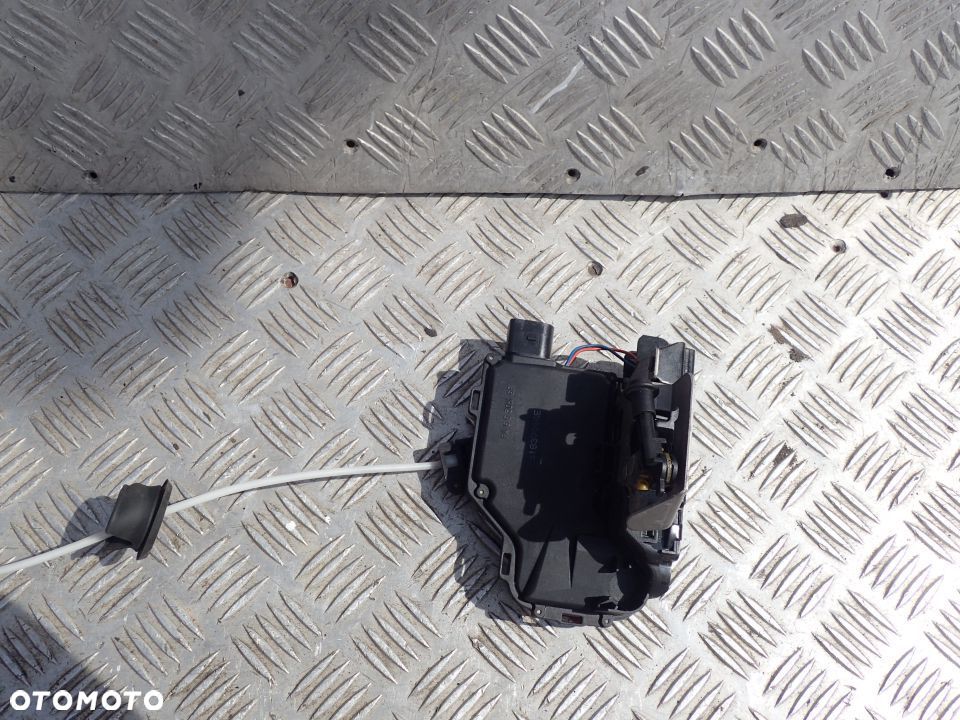 ZAMEK PRAWY PRZOD AUDI A4 B6 7 PIN RADOM