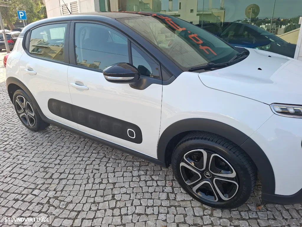 Citroën C3 1.2 PureTech Shine EAT6 - 52