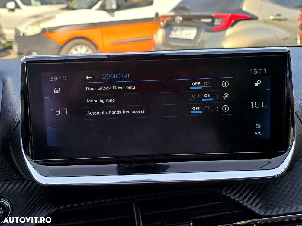 Peugeot 2008 1.2 L PureTech STT EAT8 GT Line - 24