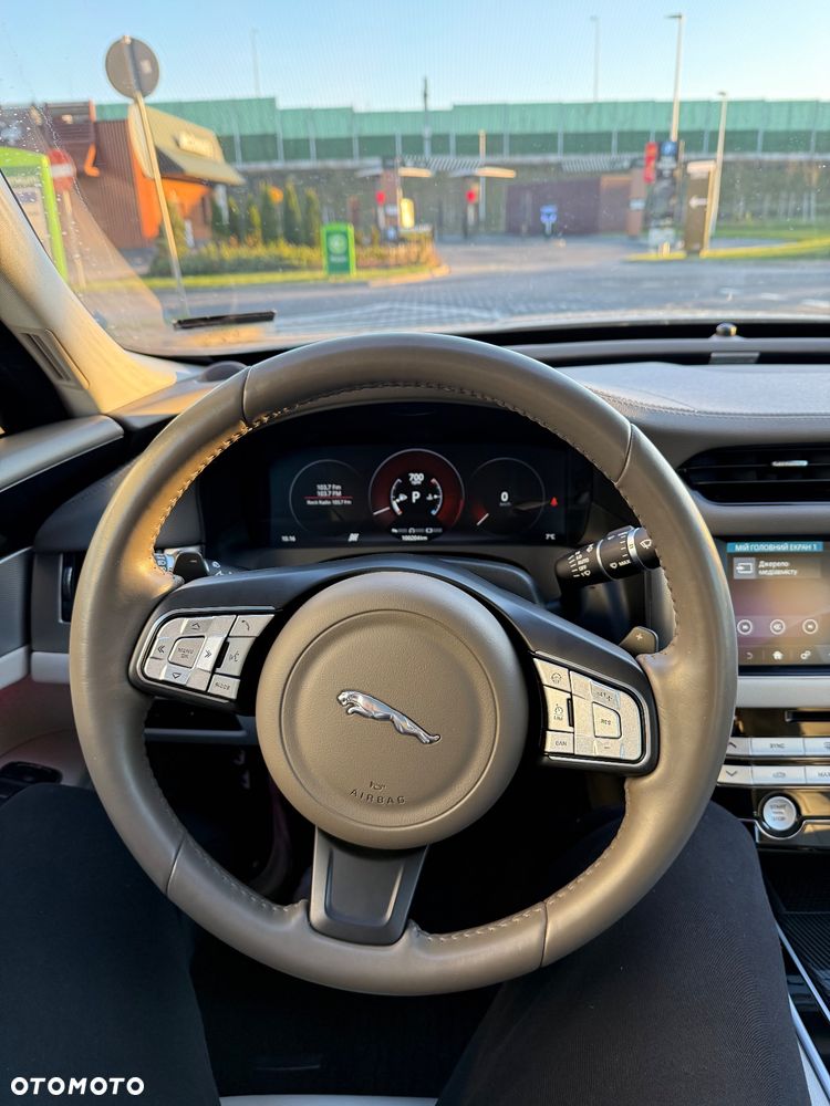 Jaguar XF 2.0 T R-Sport - 17