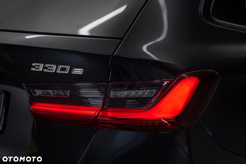 BMW Seria 3 330e PHEV xDrive - 19