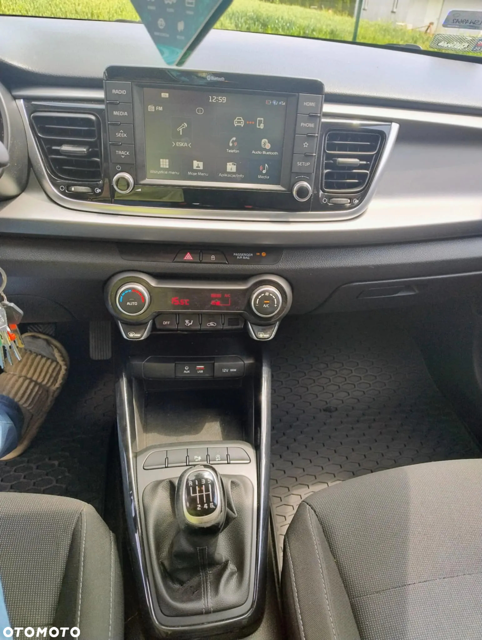 Kia Rio 1.4 L - 12