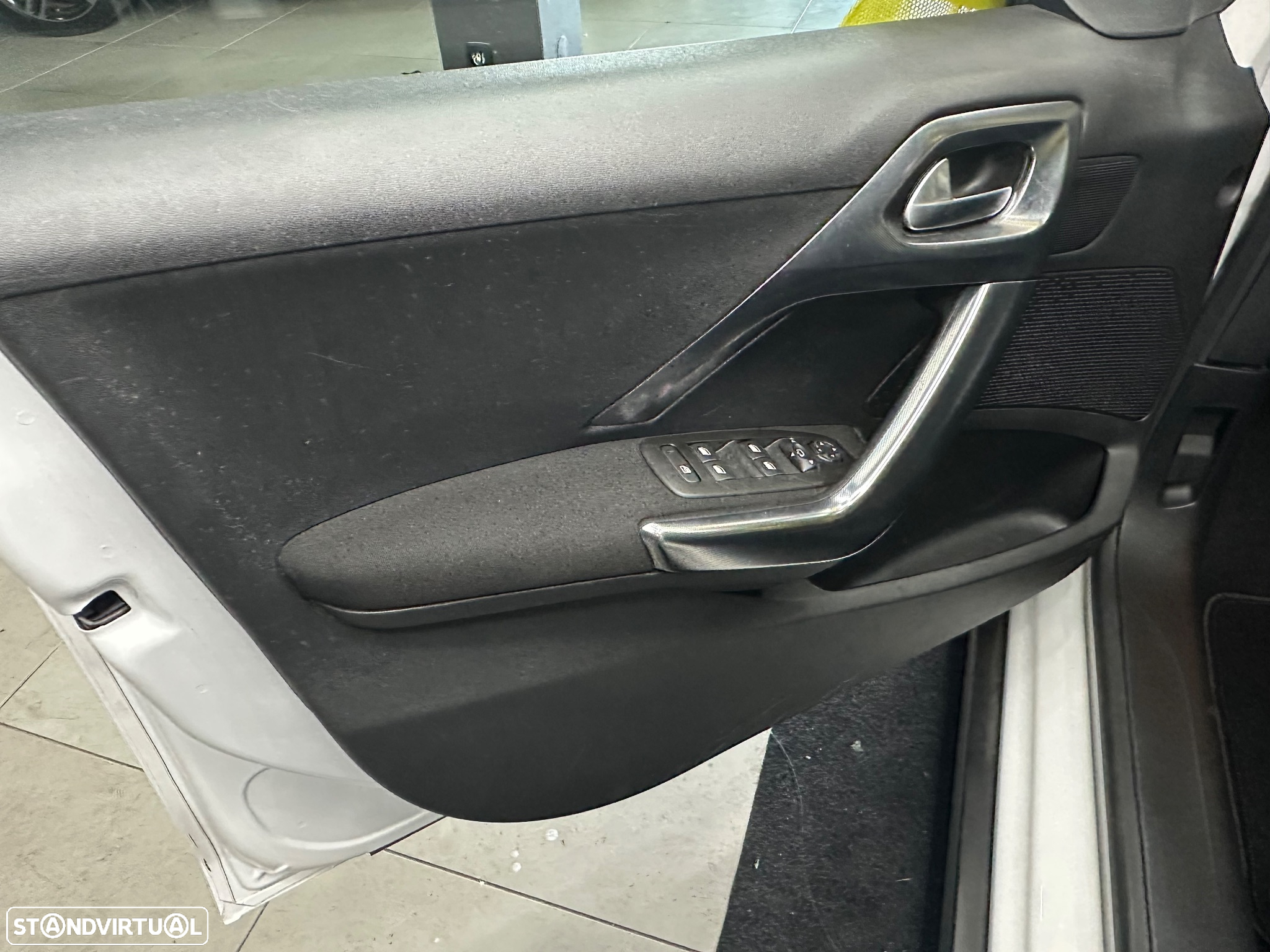 Peugeot 2008 1.6 BlueHDi Allure - 11