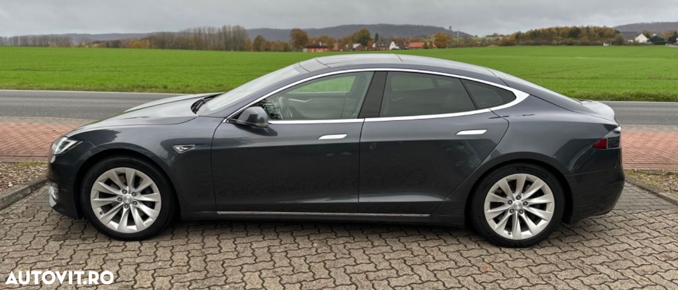Tesla Model S - 4