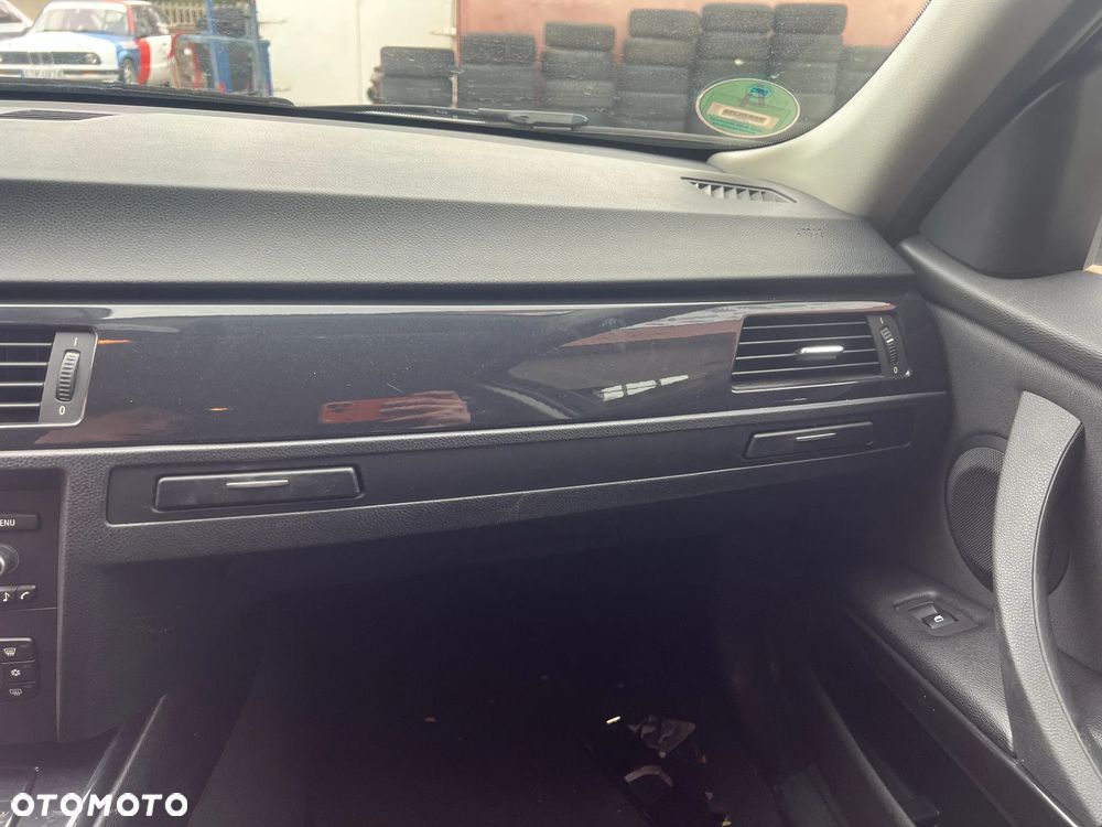BMW E90 E91 DESKA ROZDZIELCZA KONSOLA - 2