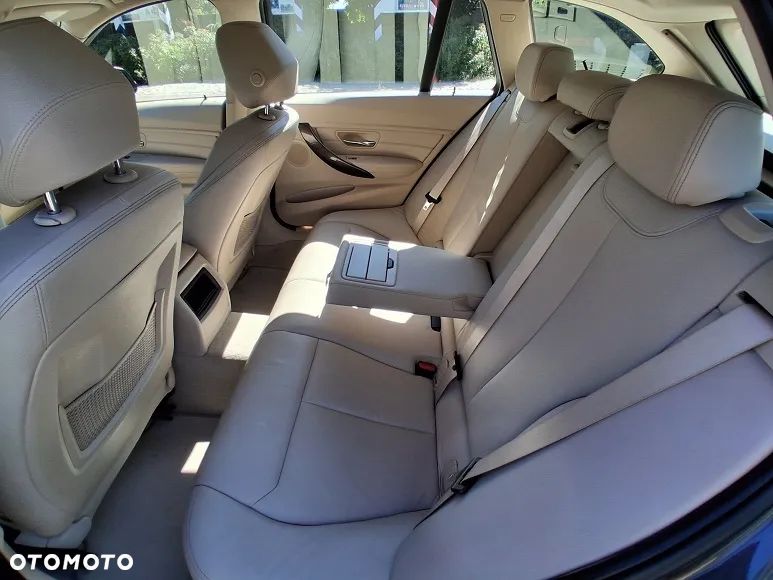 BMW Seria 3 320d xDrive DPF Edition Sport - 13