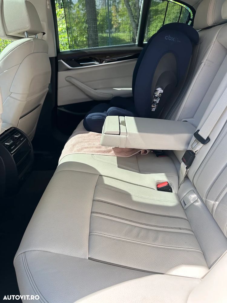 BMW Seria 5 530i xDrive AT - 12