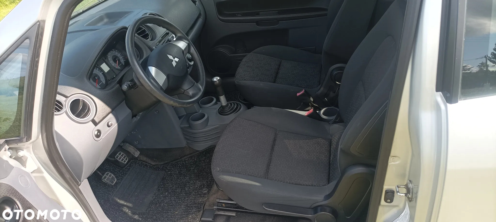 Mitsubishi Colt 1.1 - 12