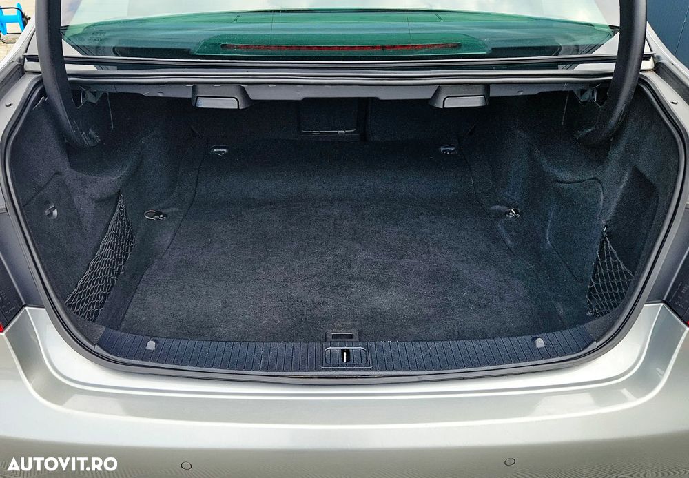 Mercedes-Benz E - 12