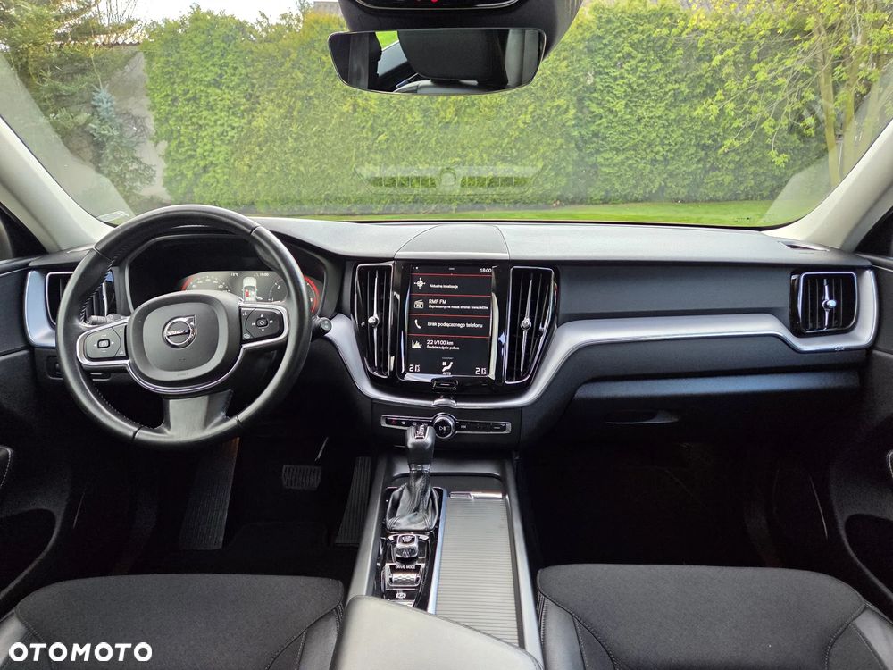 Volvo XC 60 D4 Momentum Pro - 24