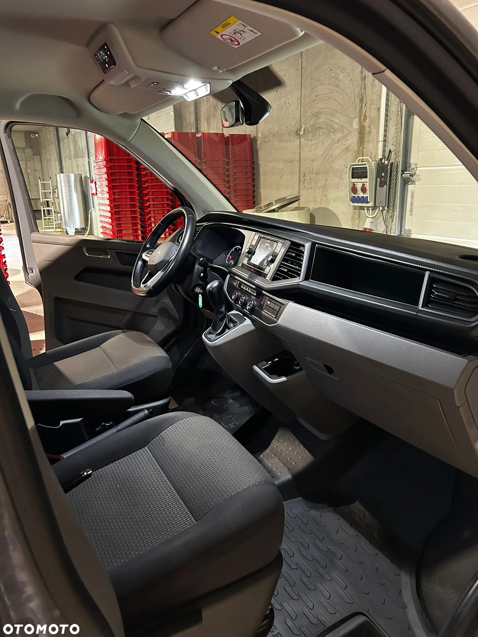 Volkswagen Caravelle - 14