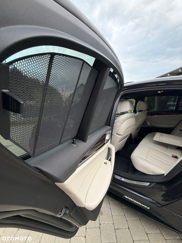 BMW Seria 5 M550i xDrive - 26
