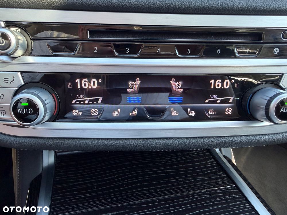 BMW Seria 7 740Ld xDrive - 31