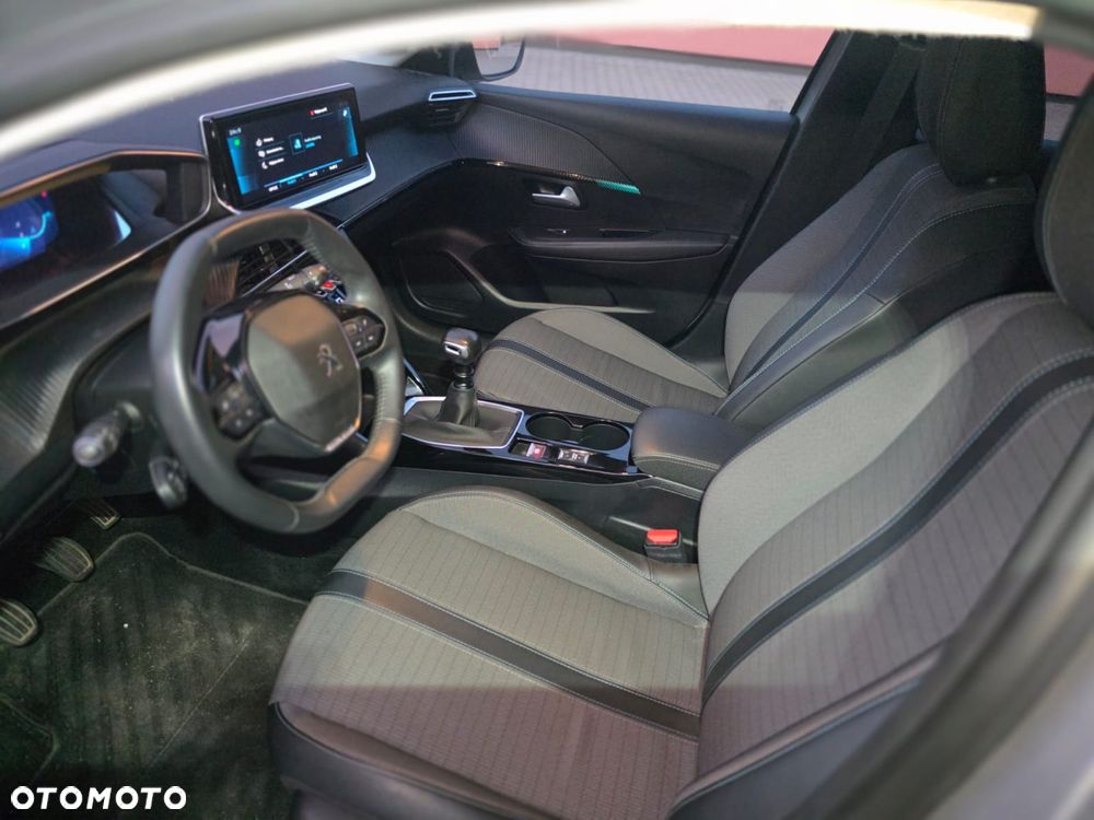 Peugeot 208 PureTech 100 Allure - 11