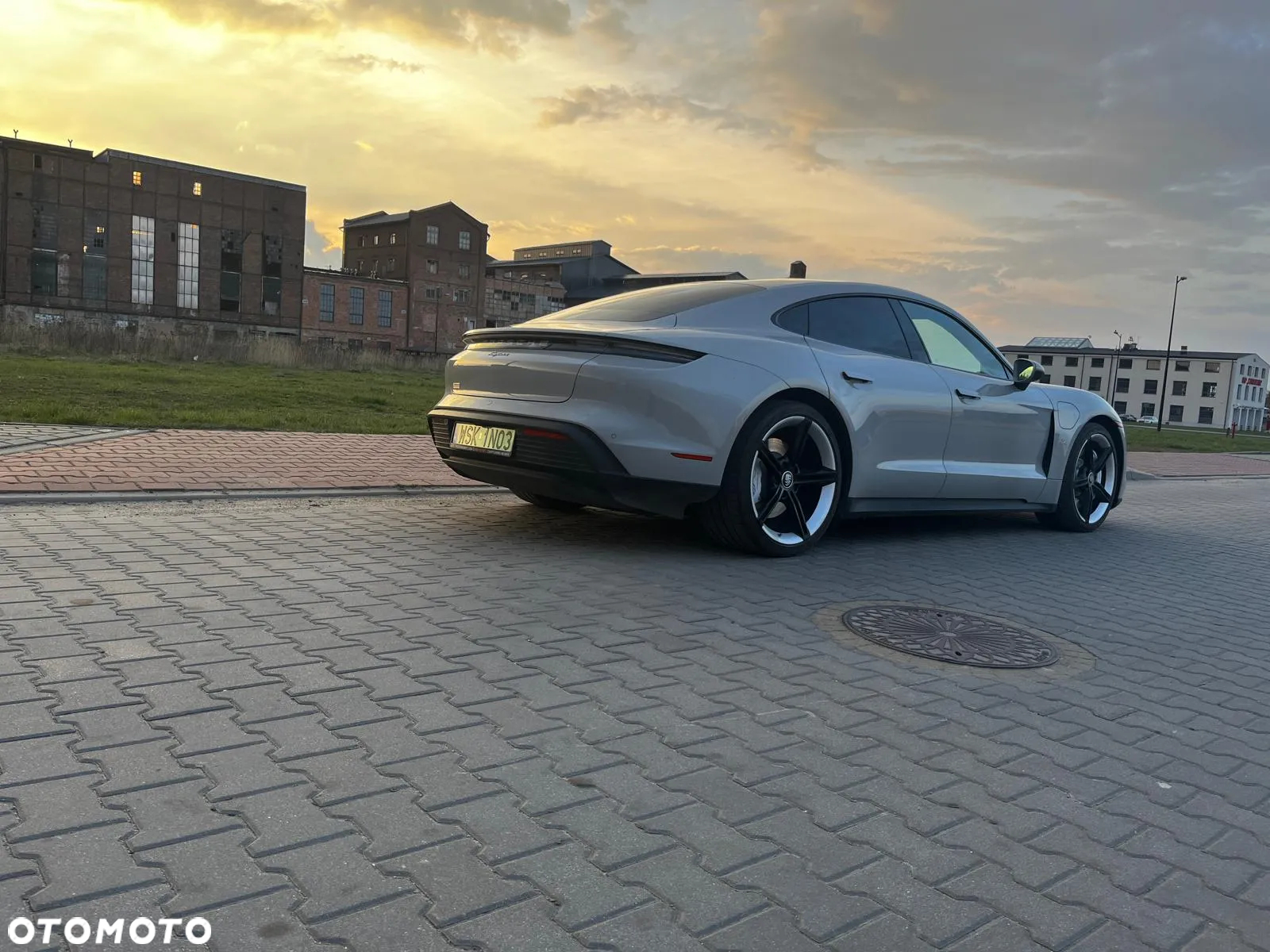 Porsche Taycan Performance Plus - 8