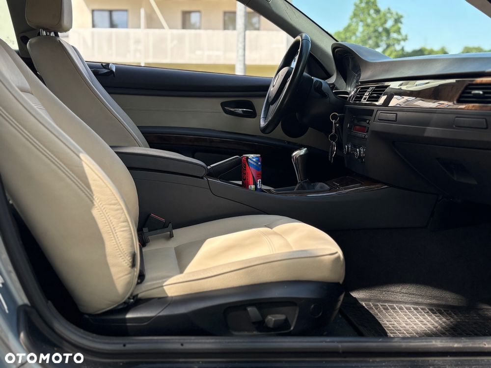 BMW Seria 3 325i M Sport Edition - 28