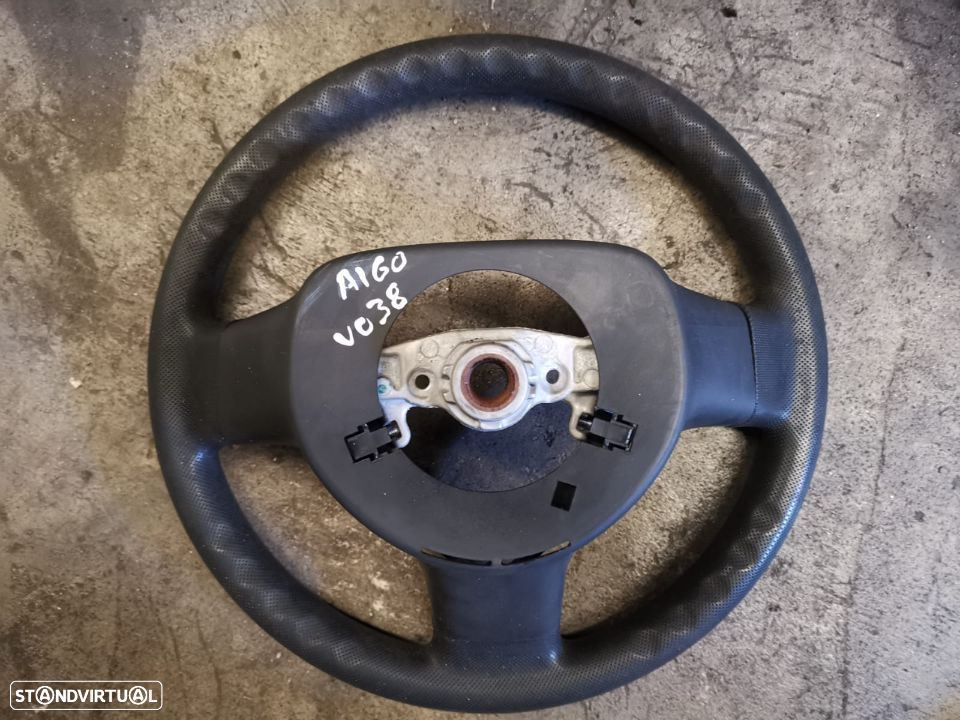 TOYOTA AYGO VOLANTE V038 - 2
