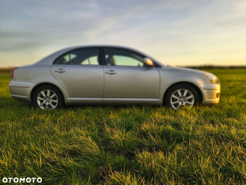Toyota Avensis 2.2 D-4D Sol Platinium - 5
