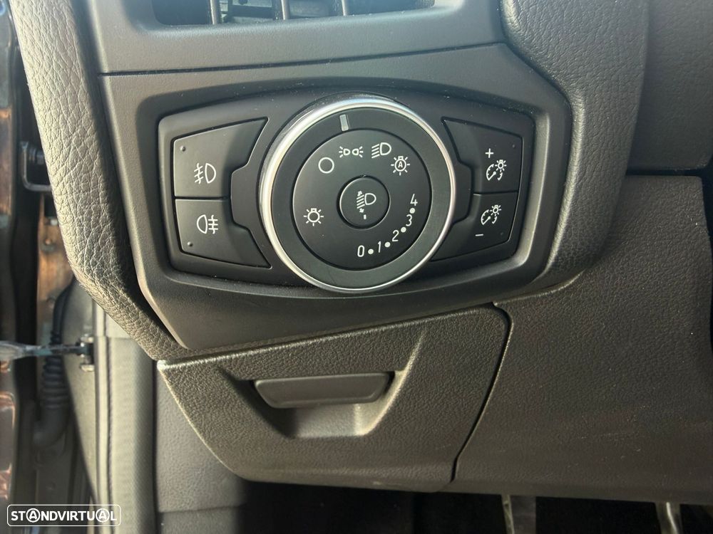 Ford Focus 1.5 TDCi ECOBlue Titanium - 39
