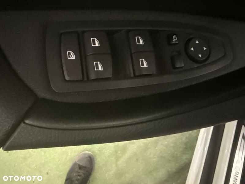 BMW X1 sDrive18i - 12