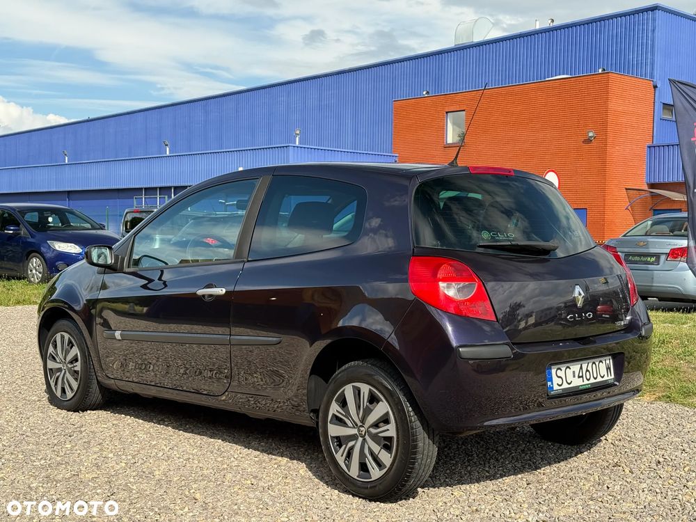 Renault Clio - 10