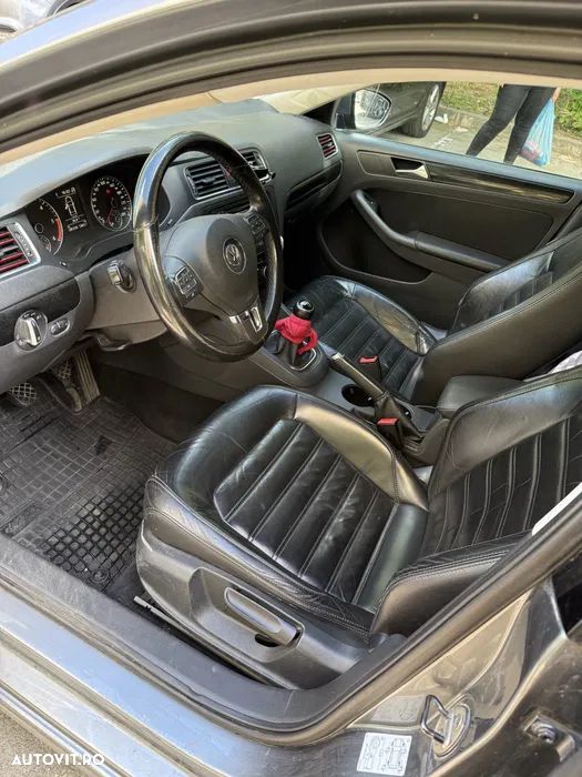 Volkswagen Jetta - 5