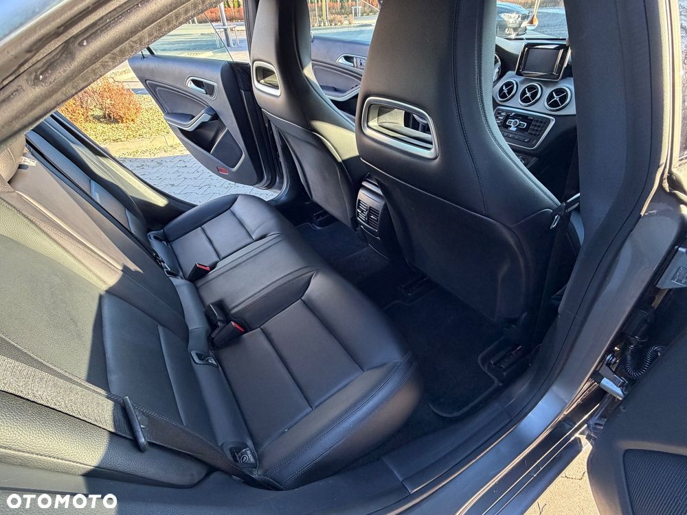 Mercedes-Benz CLA 250 4Matic 7G-DCT Sport - 15