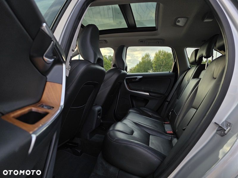 Volvo XC 60 D3 Geartronic Summum - 9