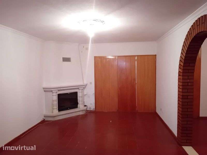 Vende-se moradia em Vila Viçosa - Grande imagem: 5/8
