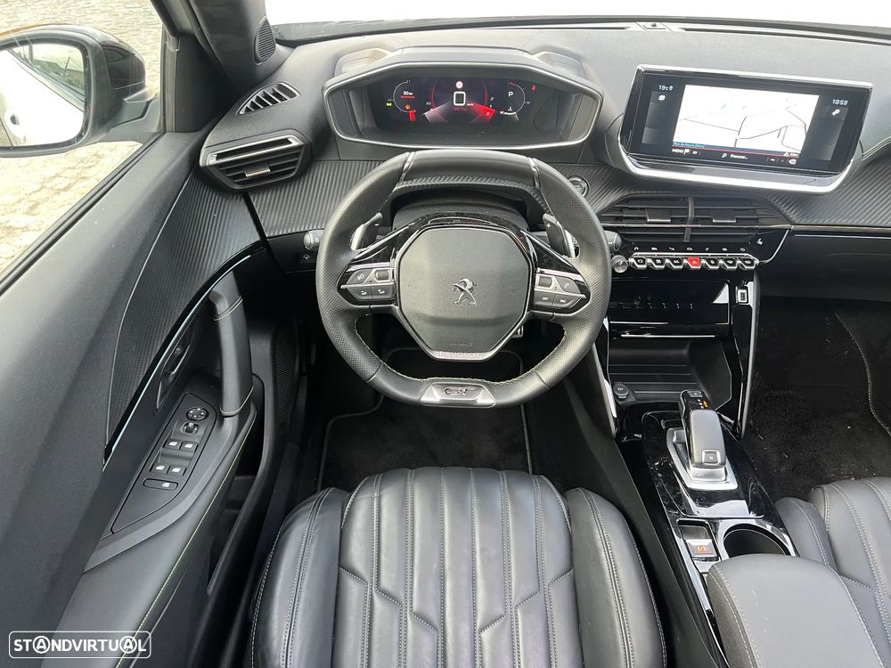 Peugeot 2008 PureTech 130 EAT8 GT - 13