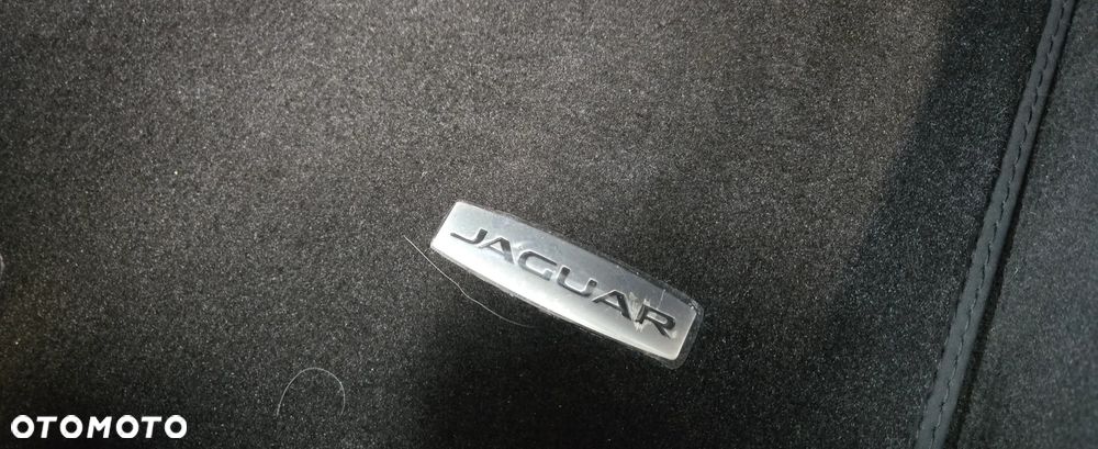 Jaguar F-Type R-Dynamic - 12