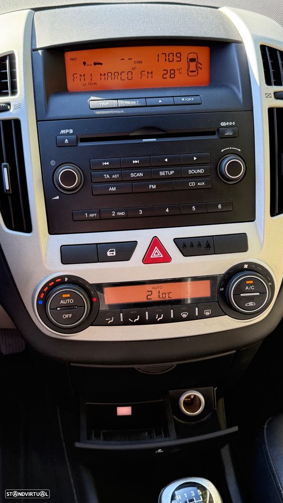 Kia Ceed 1.6 CRDi EX — fotografia 13