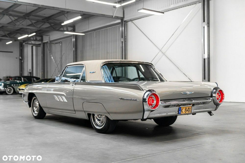 Ford Thunderbird - 9