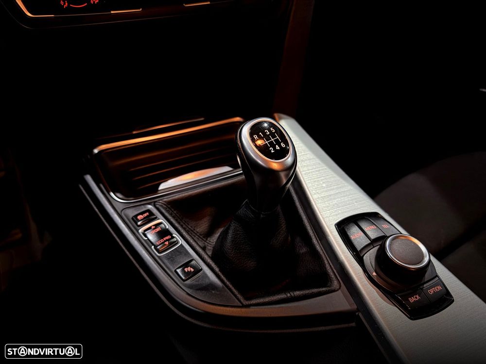 BMW 320 d Line Sport - 27