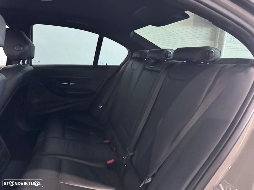 BMW 330 i Pack M Auto - 14