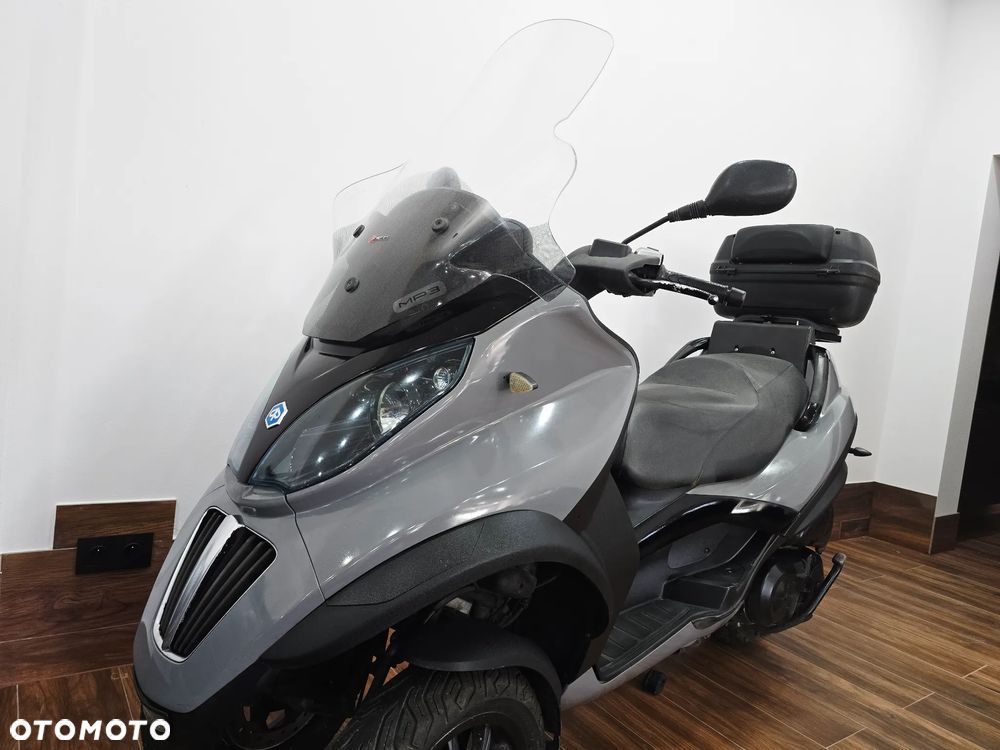 Piaggio MP-3 - 4