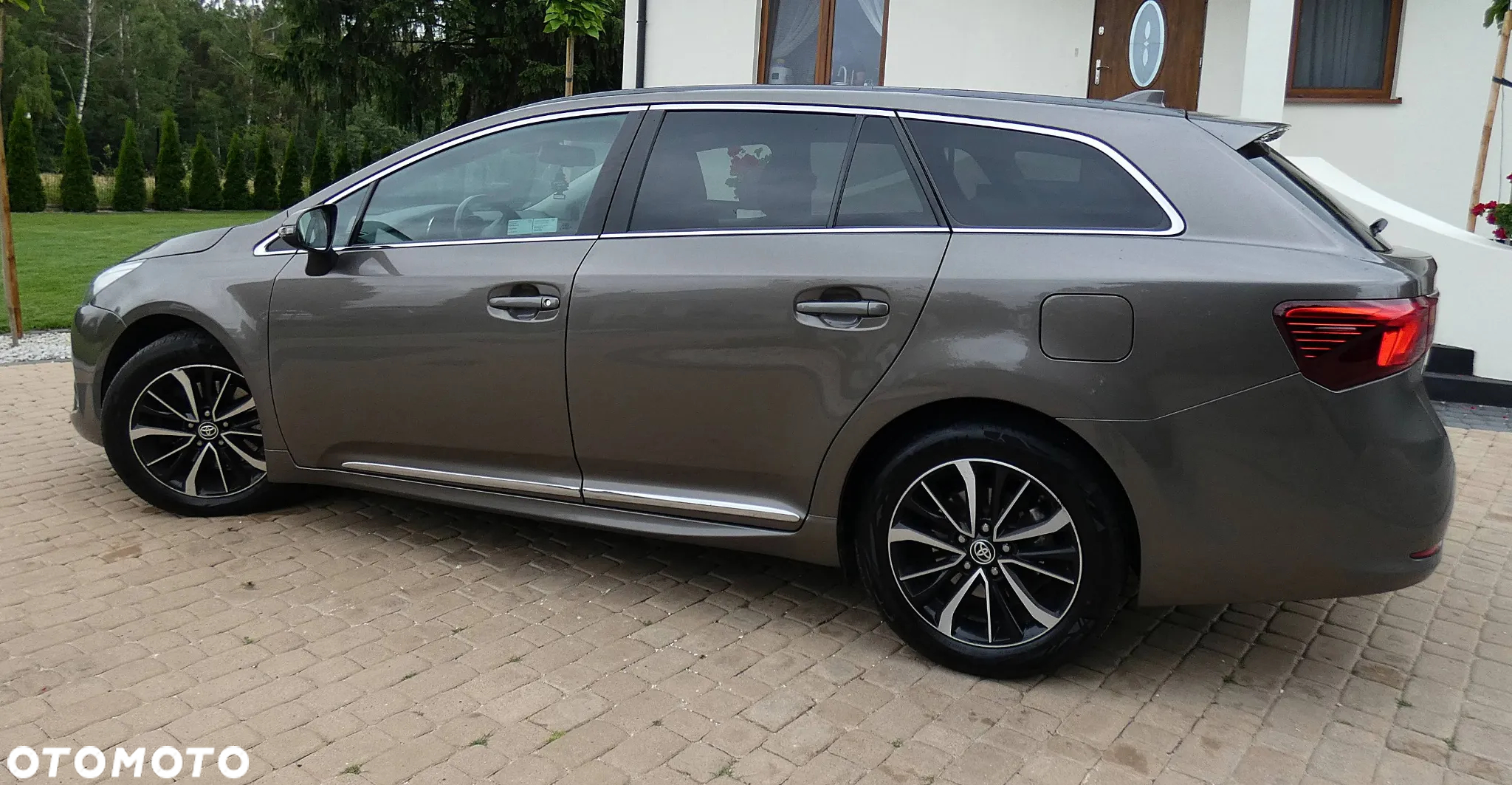 Toyota Avensis 2.0 D-4D Premium - 36