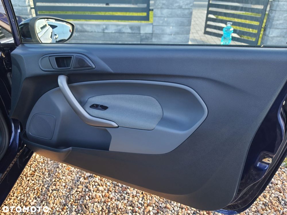 Ford Fiesta 1.6 TDCi DPF Titanium - 11