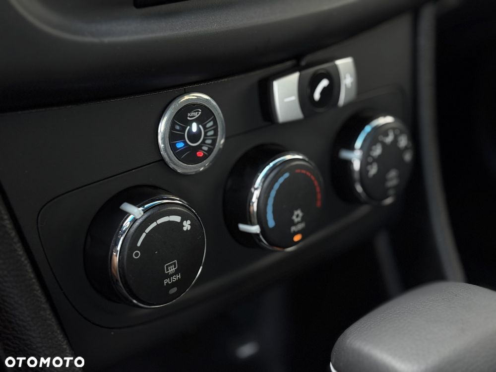 Dodge Avenger - 28