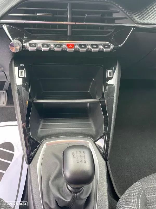 Peugeot 208 - 12