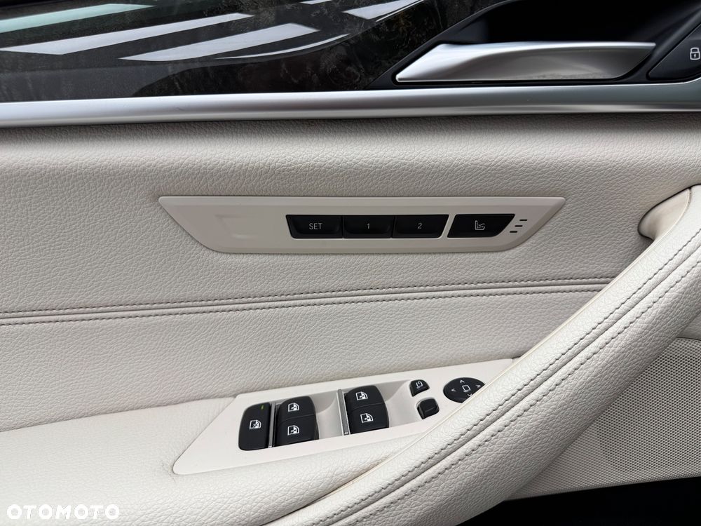 BMW Seria 5 520d xDrive Touring Luxury Line - 18