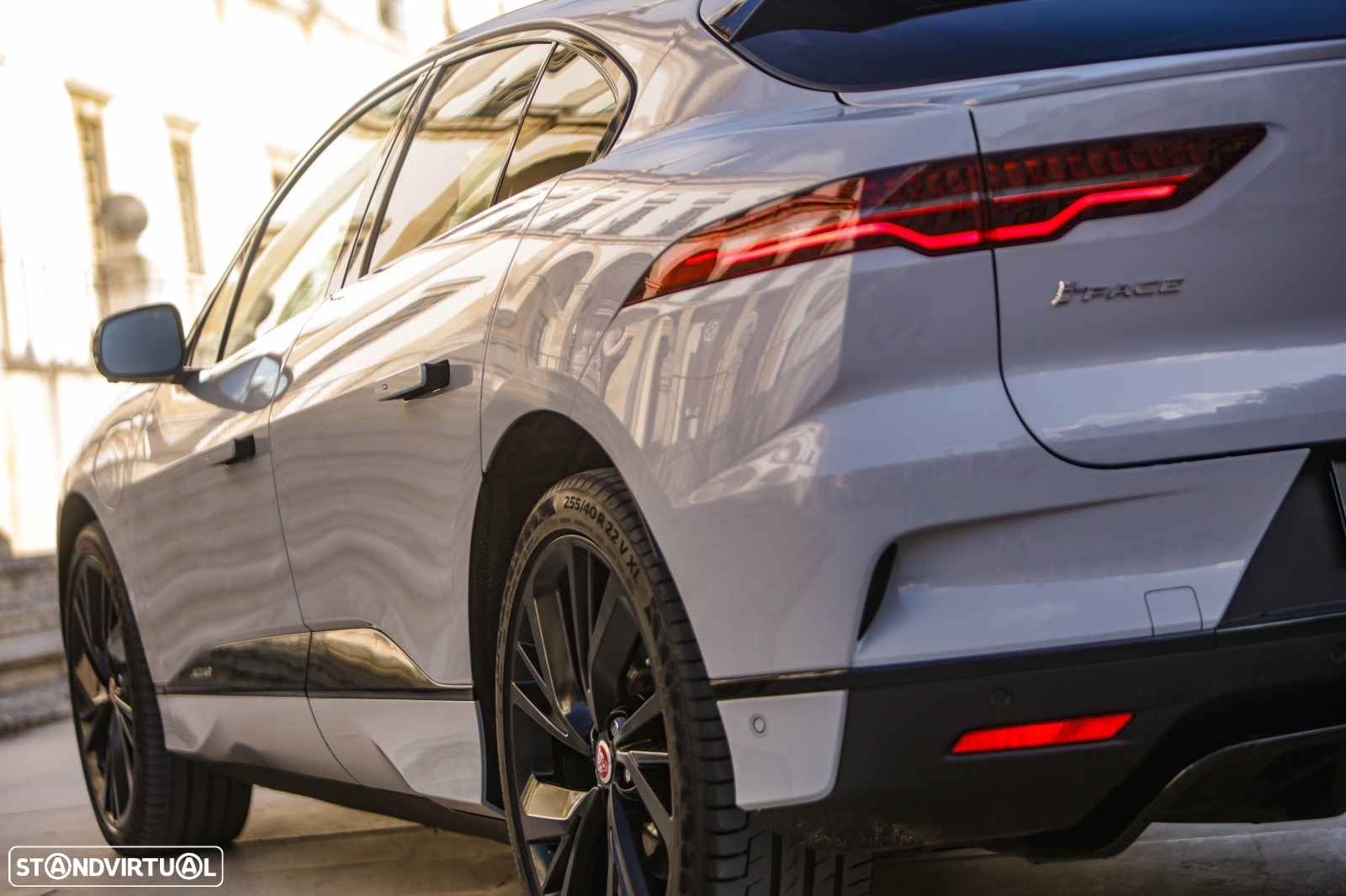 Jaguar I-Pace EV400 AWD R-DYNAMIC HSE - 32