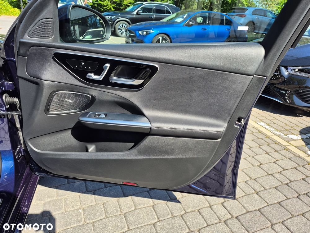 Mercedes-Benz Klasa C 220 d mHEV - 23
