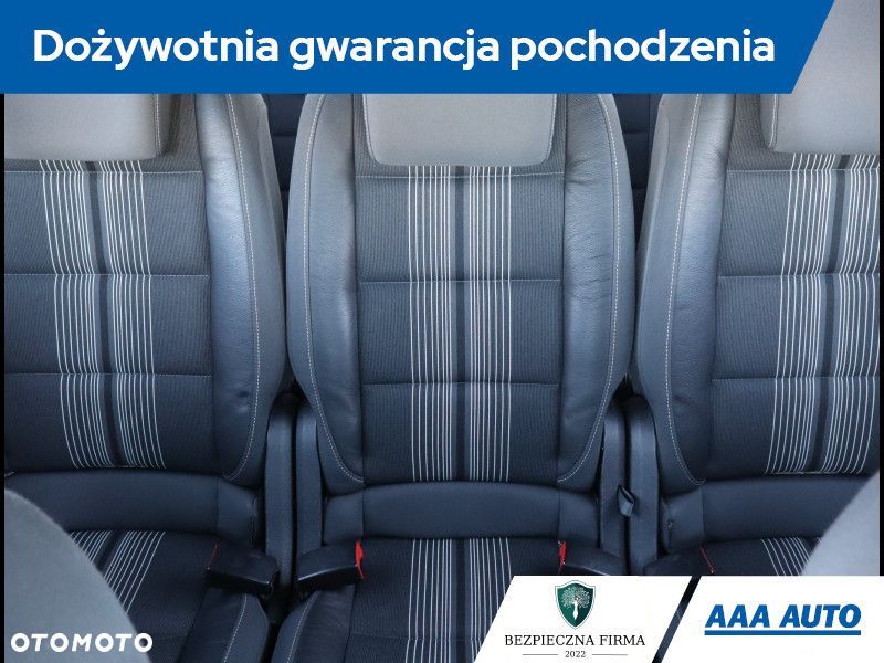 Volkswagen Touran - 11