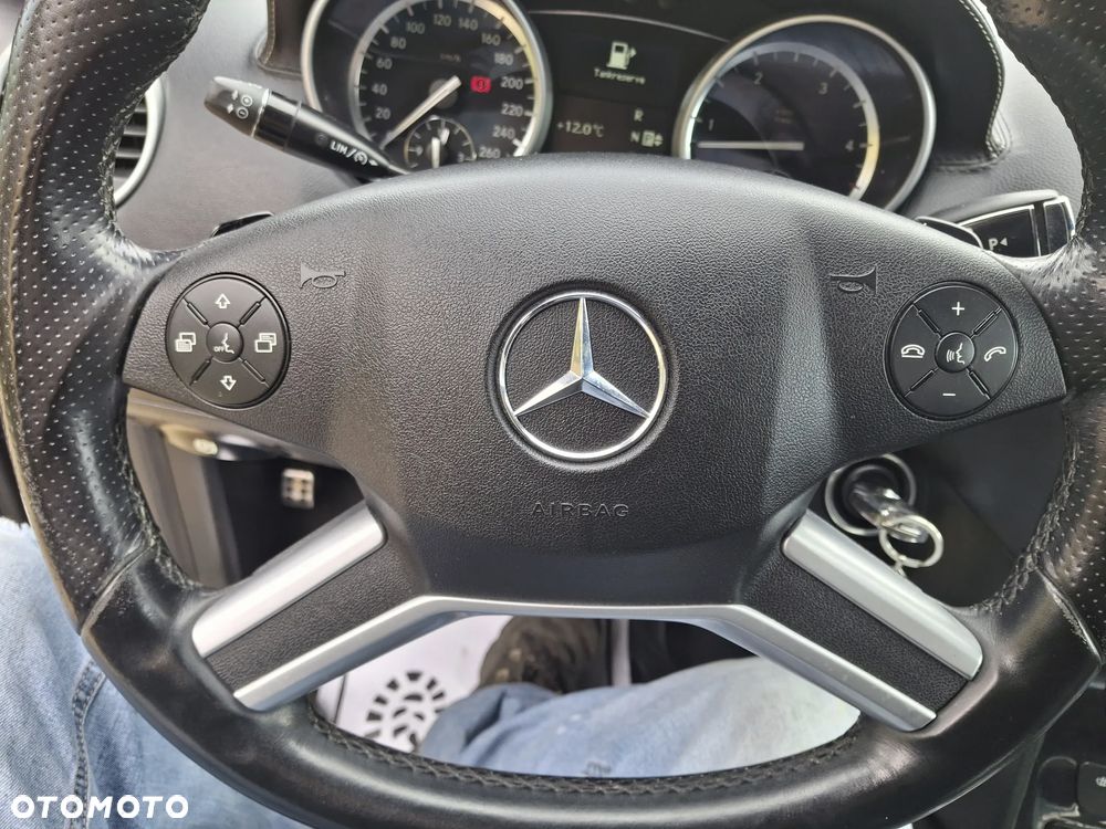 Mercedes-Benz ML - 23