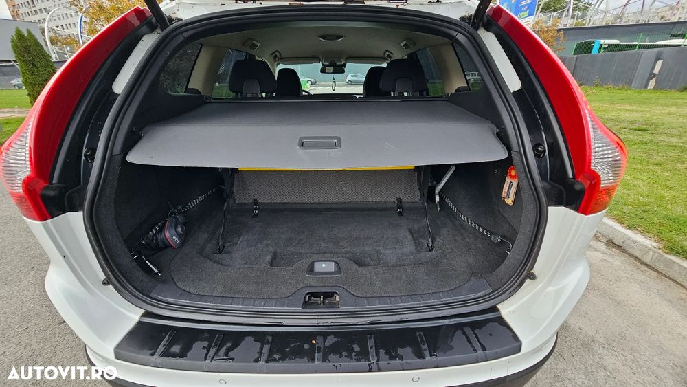 Volvo XC 60 D5 AWD Geartronic Momentum - 25