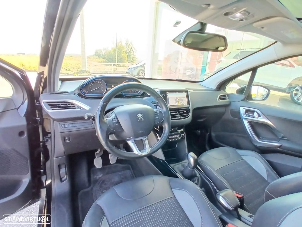 Peugeot 2008 1.2 PureTech Allure - 16