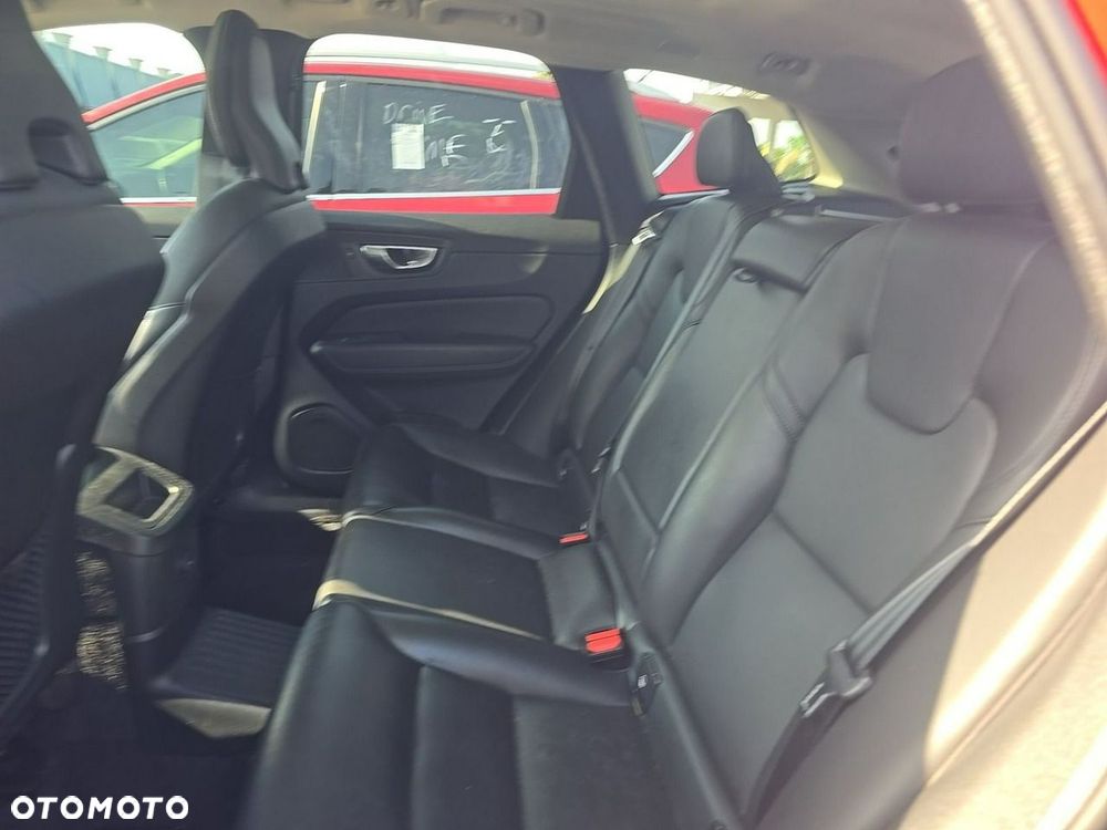 Volvo XC 60 T8 Plug-In Hybrid AWD Core - 11