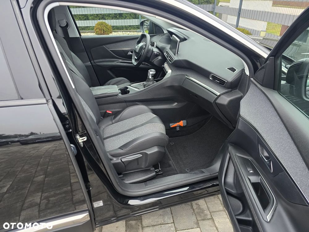 Peugeot 3008 PureTech 130 Stop & Start GPF Allure Pack - 9