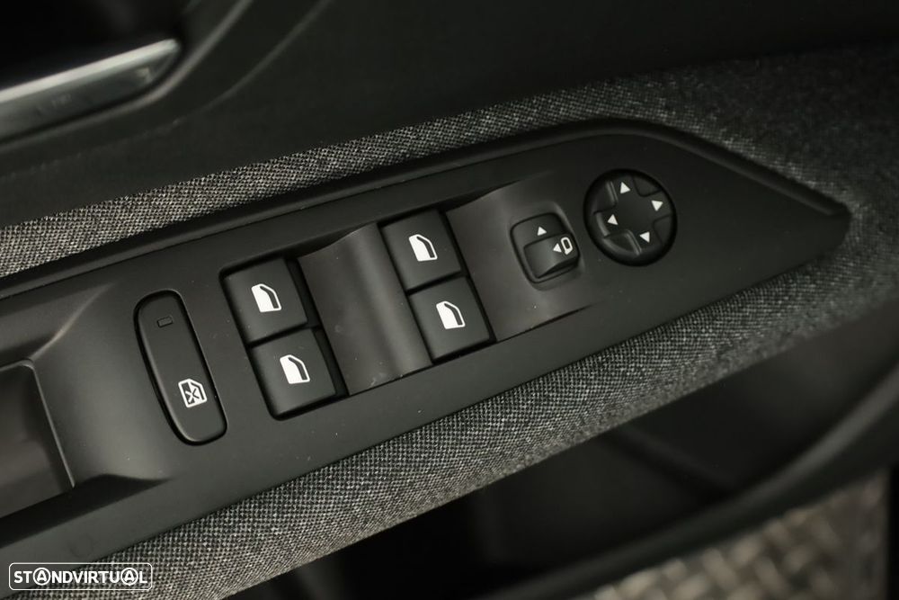 Peugeot 3008 1.6 Hybrid Allure e-EAT8 - 20